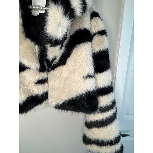 Avec Les Filles Faux Fur Cropped Jacket - Coat - Picture 7 of 11